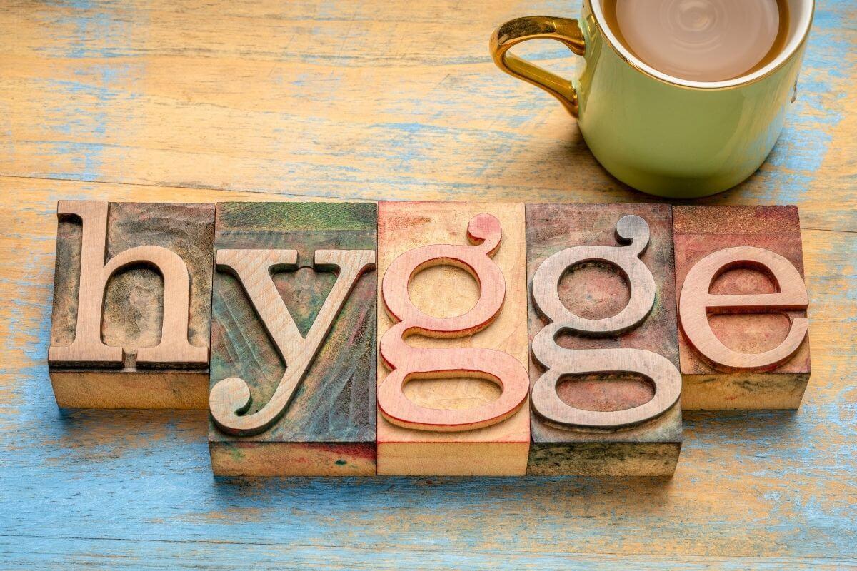 Hygge lakberendezés felirat