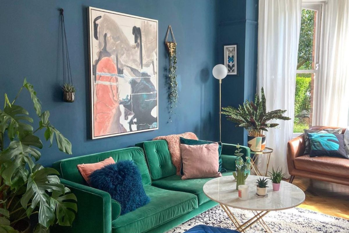 Kék és zöld színkombináció a nappaliban