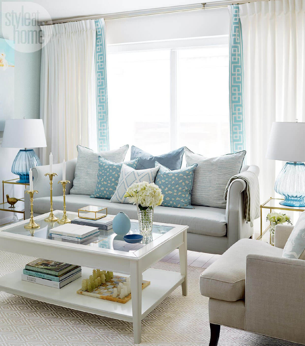 Természetes kék és fehér nappali
