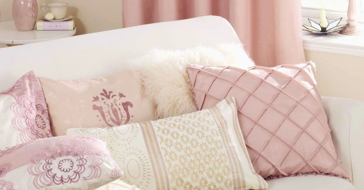 A mintás díszpárna kollekciók varázsa az otthonunkban