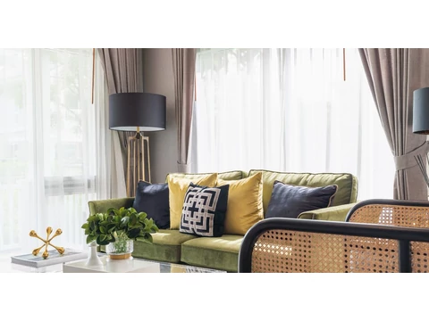 Díszpárna trendek 2025: Hogyan frissítheti otthonát az év legmenőbb mintáival és színeivel?