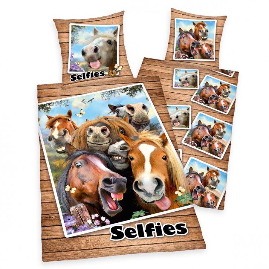 LOVAS SELFIE 2 részes ágynemű-garnitúra 140x200+70x90 cm LOVAS SELFIE 2 részes ágynemű-garnitúra 140x200+70x90 cm
