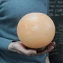 Kép 3/4 - Nagy Gömbölyű Sólámpa - Fa Állvány
