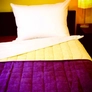 Kép 2/2 - Bőrhatású törtfehér-lila ágytakaró
